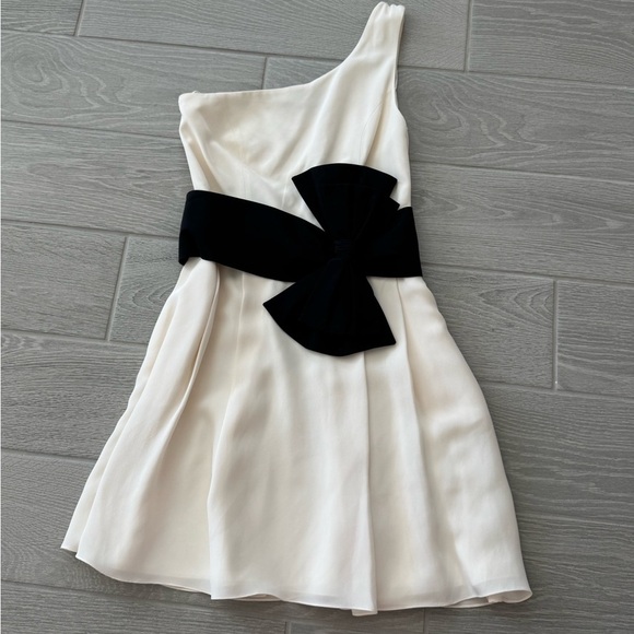 JAYGODFREY Dresses & Skirts - JAY GODFREY One Shoulder Ivory Bow Homecoming Hoco Dress Size 2